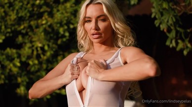 Lindsey Pelas Desnuda Ver A Través De Lencería Burlas Porno Vídeo Leaked