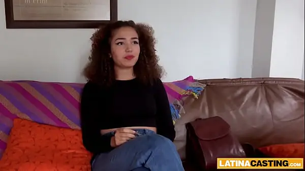 Pequeña Colegiala Latina Inocente Engañada En Una Entrevista De Trabajo Falsa