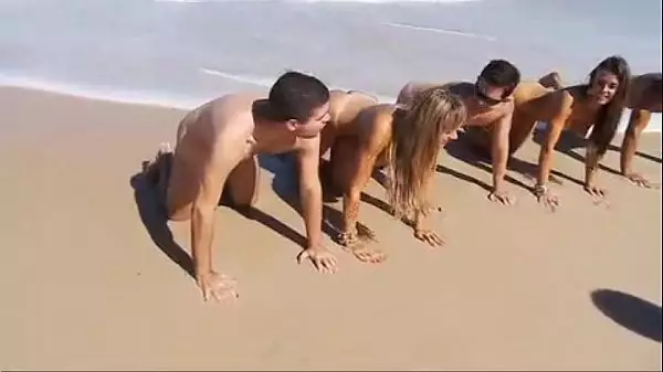 Chica Desnuda En La Playa