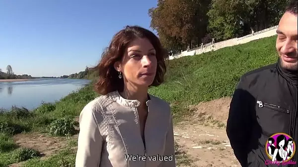 La Hermosa Pareja Sandrine Y Thibault Folla Duro Por Primera Vez Frente A La Cámara En Loire