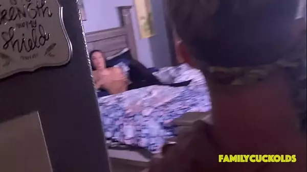 Papá Lleva A Su Hijo A La Habitación De Los Padres Para Follar A Mamá Sheena Ryder