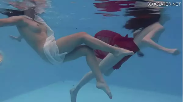 Anastasia Ocean Y Marfa Se Desnudan Bajo El Agua