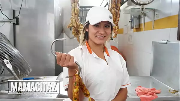 Carnedelmercado - Camila Santos, Cristian Cipriani, Logan Salamanca - Nena Latina Cachonda De Gran Culo Es Compartida Entre Dos Pollas Duras