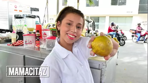 Carnedelmercado - Siarilin Martinez, Charles Gomez - Latina Flaca De Pelo Corto Prueba La Pornografía Por Primera Vez Y Le Encanta