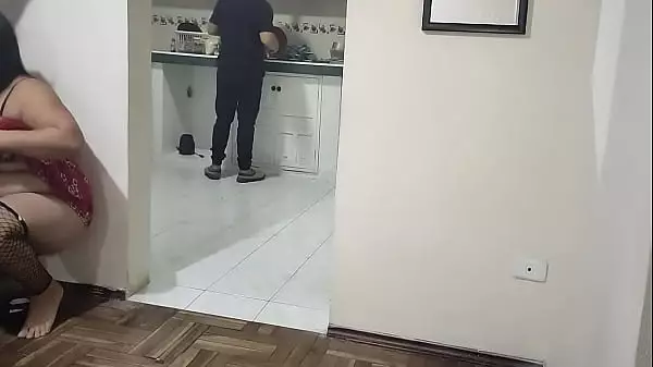 Cornudo Follando A La Esposa  De Mi Mejor Amigo Mientras Esta En La Cocina Que Buena Mujer Tiene