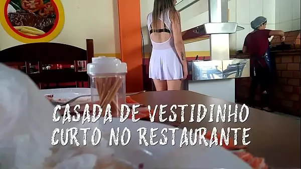 Cristina Almeida Haciendo Exhibicionismo En Un Restaurante Con Su Marido Cornudo