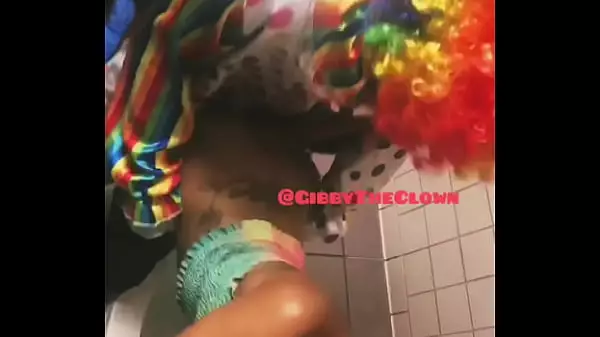 Follando Duro A Jasamine Banks En El Baño De Chicas