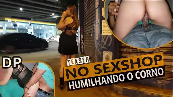 Perra Esposa Humillando A Su Marido En Una Sexshop, Los Chicos Follan Su Culo Y Su Coño - Cristina Almeida - Sexshop - Parte 1/2