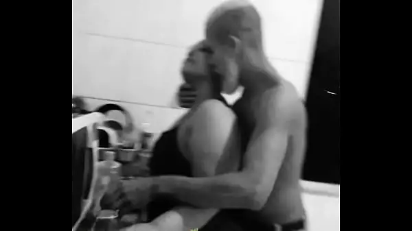 Sexo Amateur Con Rock Maiaa Comienzo En La Cocina