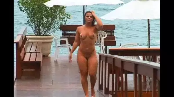 Vivane Araujo Desnuda En La Playa