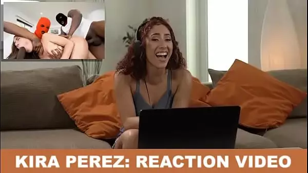 Bangbros - Kira Perez Vio Sus Propias Películas Porno Y Fue Totalmente Vergonzoso Reacción