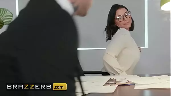 Culos Grandes Y Húmedos - Ivy Lebelle, Manos Pequeñas - Anal Después De Horas - Brazzers