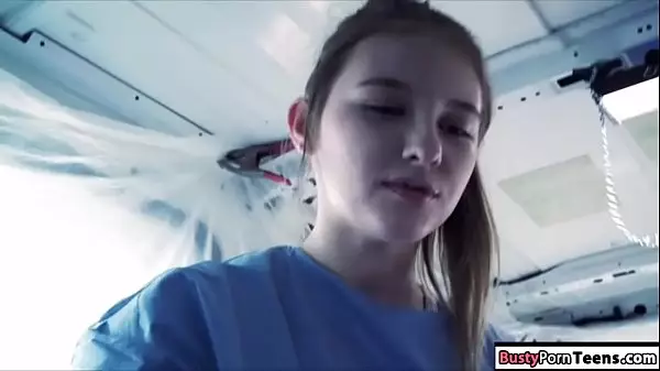 Enfermera Sexy Follada Dentro De Una Ambulancia