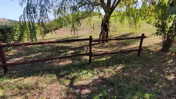 Exhibirme El Coño Frente A Un Chico Joven En Un Parque Público Y Él Me Ayuda A Chorrear - Es Muy Arriesgado - Misscreamy