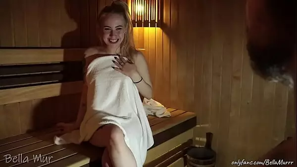 Hottie Con Curvas Follando Con Un Extraño En Una Sauna Pública