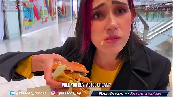 Mamada Arriesgada En El Probador De Big Mac - Agente Público Recoge Y Se Folla Al Estudiante En El Centro Comercial / Kiss Cat