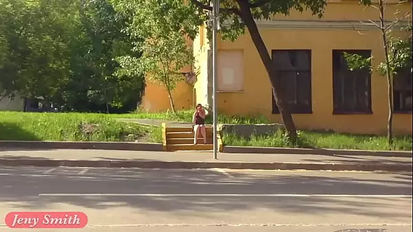 Paseo De Verano. Jeny Smith Caminando En Público Con El Vestido Transparente Y Sin Bragas