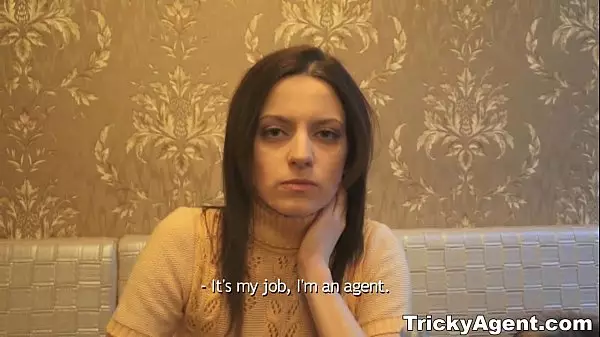 Tricky Agent - Lizaveta Kay Tiene Todo Para El Porno Teen-Porn