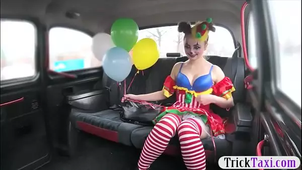 Chica Disfrazada De Payaso Follada Por El Conductor Gratis