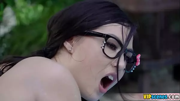 Linda Y Extra Pequeña Pequeña Estrella Porno Mina Moon Obtiene Su Primera Polla Enorme