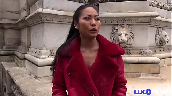 Sexy Chica Tailandesa Poopea Doble Follada En Un Club En París