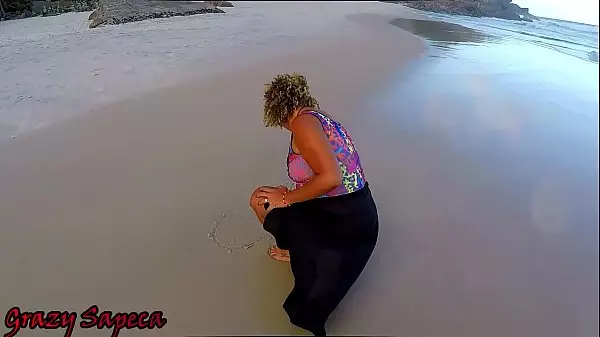 Madura Follada En La Playa