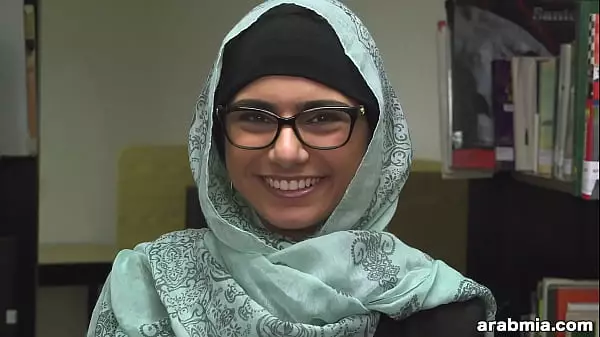 Mia Khalifa En Biblioteca