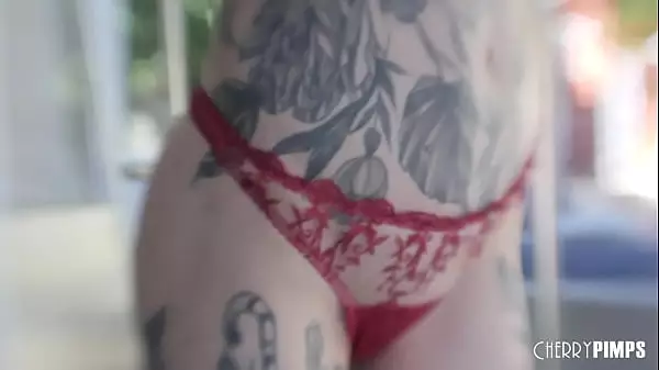 Chica Alternativa Pelirroja Tatuada Penny Archer Juega Con Sus Tetas Naturales Antes De Una Cogida Estilo Perrito