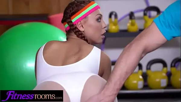 Fitness Rooms Sexy Gym Latina Y Chicas Checas Se Follan A Su Entrenador