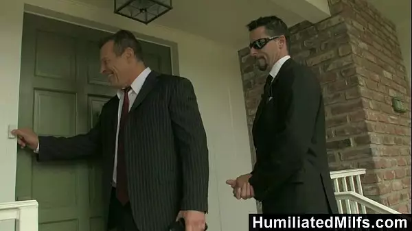 Humiliatedmilfs - La Reportera De Milf Roxanne Hall Folla Y Chupa Para Una Primicia