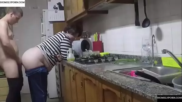 Llega De Compras Y Follan En La Cocina