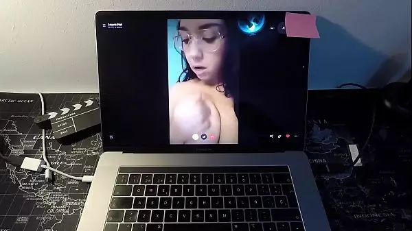 Actriz Porno Milf Española Se Folla A Fan Por Webcam. Esta Madurita Sabe Sacar Bien La Leche A Distancia.