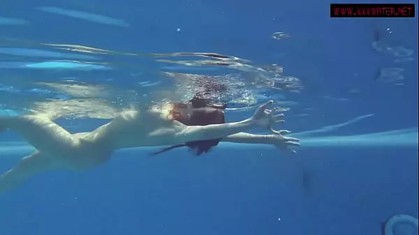Disfruta De Lina Mercury Y Mia Ferrari Nadando Desnudas