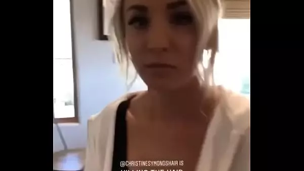 Kaley Cuoco Mostrando Su Gran Culo