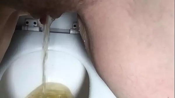 Mira Mis Bonitos Pies Y Mi Coño Caliente Durante Los Viajes Al Baño