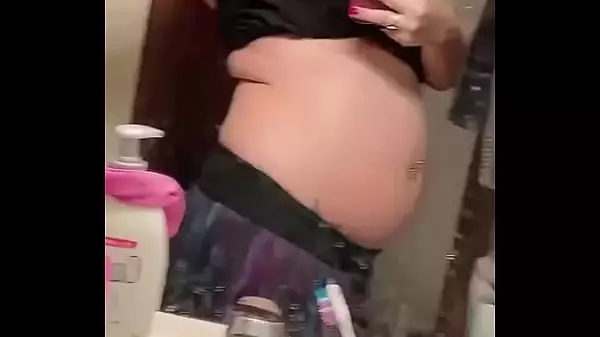 Whitney Morgan Muestra Su Gran Barriga