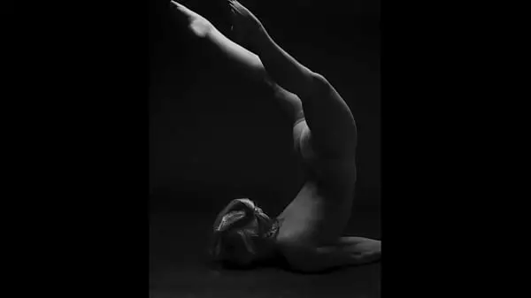 Comercial El Arte Del Yoga Desnudo