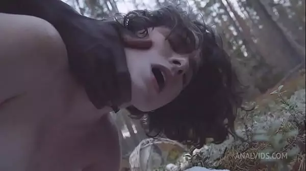 Darcy Dark En Busca De Hongos En El Bosque Consiguió Su Primer Anal Bbc Flx010