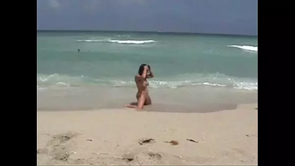 Denise Milani En La Playa