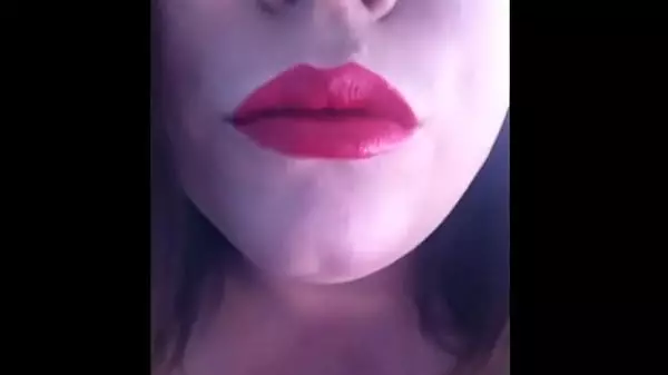 ¡Está Loco Por Los Labios! Bbw Tina Snua Habla Sucio Con Lápiz Labial Rojo