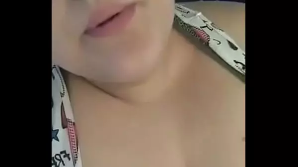 Fumando En El Coche Y Jugando Con Sus Grandes Tetas