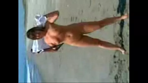 Justine Adams Desnuda En Papamoa Beach 2