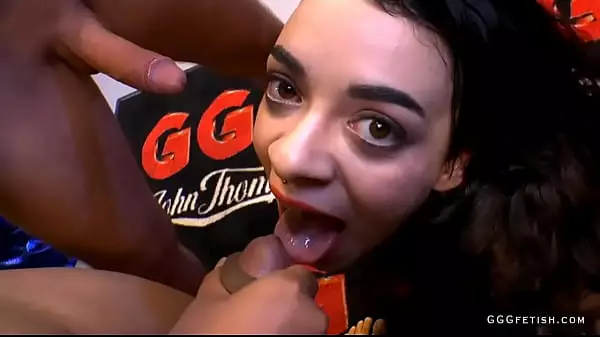 Khadisha Latina Consigue Golpeando Gangbang Y Faciales