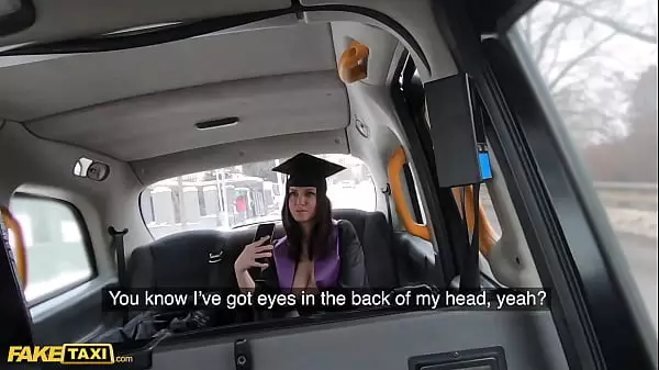 La Graduada De Fake Taxi University Melany Mendes Se Quita La Túnica