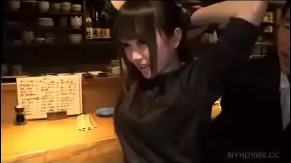 Momo Ichinose En Bar