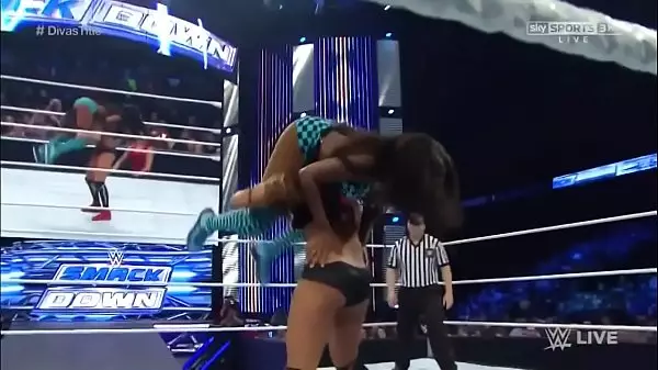 Nikki Bella Contra Naomi. Smackdown 2014.