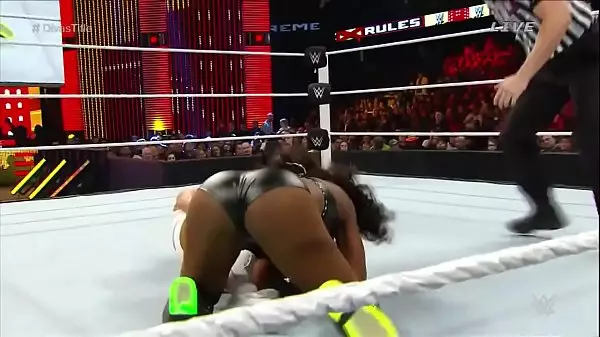 Nikki Bella Vs Naomi Extreme Rules 2015.