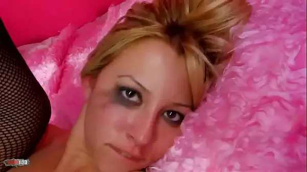 Jovencita Chica Rubia Disfrutando Una Polla En Su Cono Y Culo