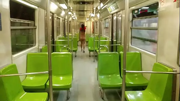 Mujeres Enseñando Calzones En El Metro