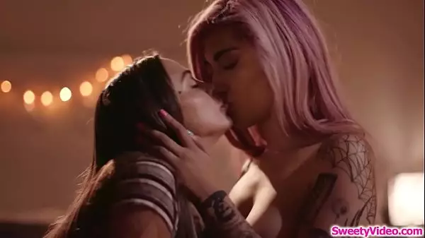 Nena Tetona Se Come El Coño De Sus Amigas Lesbianas